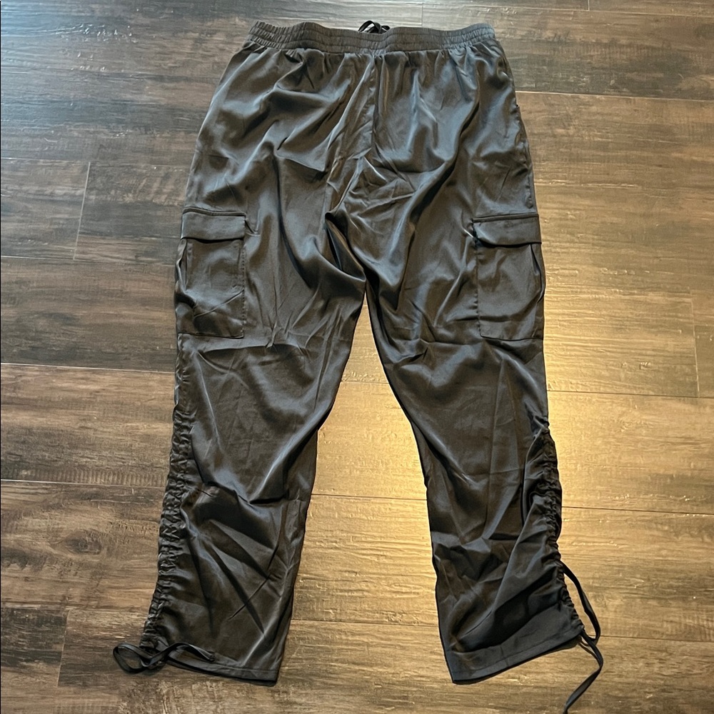Women's Black Cargo Pants - Picture 5 of 5
